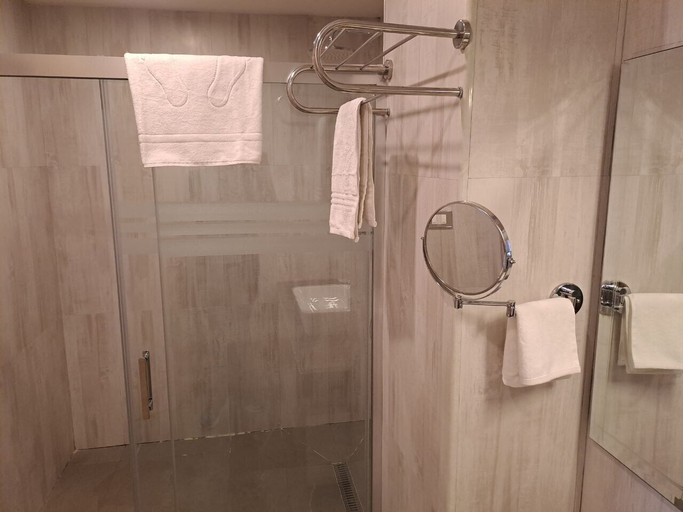 Bathroom 3, Eyana Hotel, Addis Abeba
