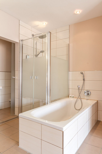 Bathroom 5, Nordseehotel Kröger, Wittmund