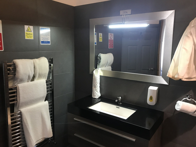 Bathroom 5, Bennetts Hotel, Derbyshire