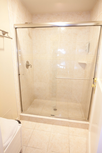Bathroom 4, The Cardinal Hotel, Santa Clara