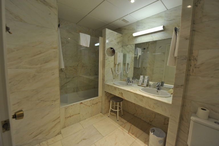 Bathroom 5, Hotel Puerta de Segovia, Segovia