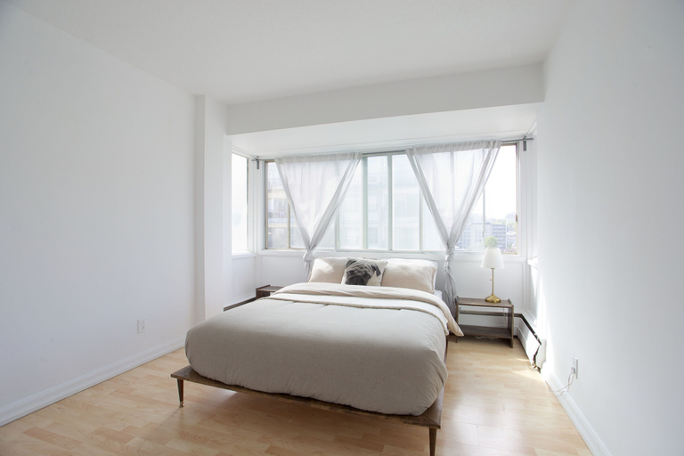 Bedroom 2, The Hutchinson Apartments, Montréal