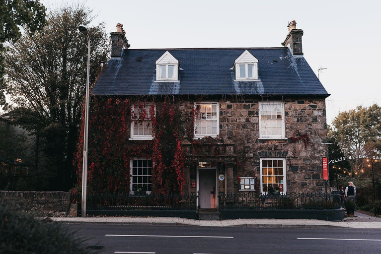Exterior & Views
