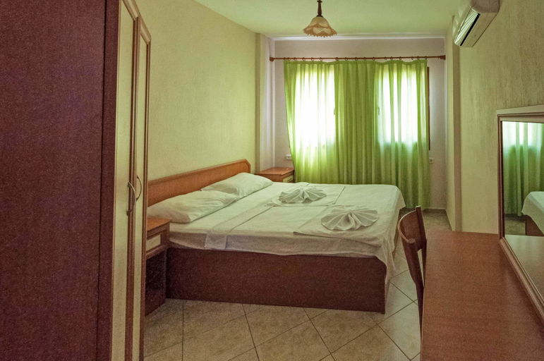 Bedroom 3, Minta Apart, Ortaca