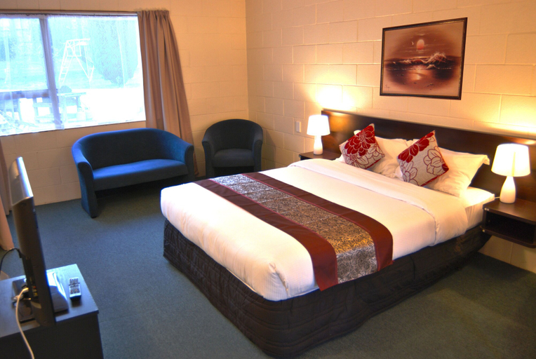 Bedroom 2, Barcelona Motel, Taupo