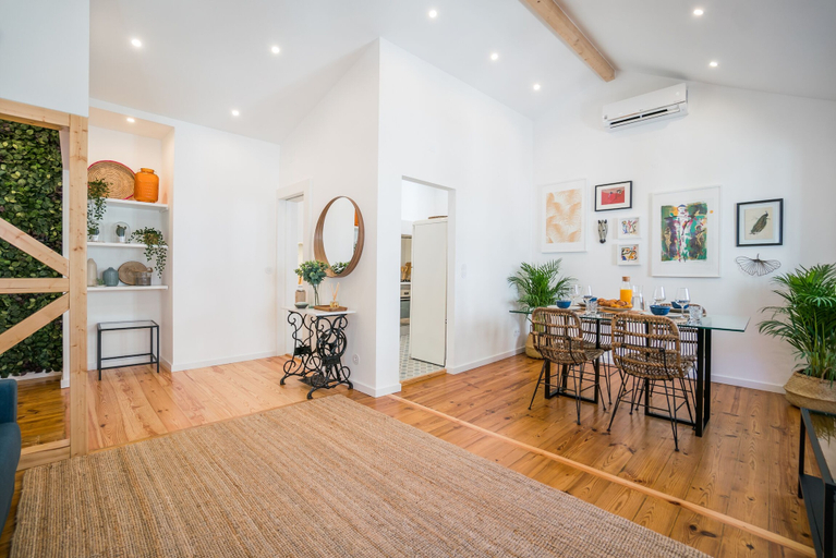 Others 5, Chiado & Design Apartment, Lisbon