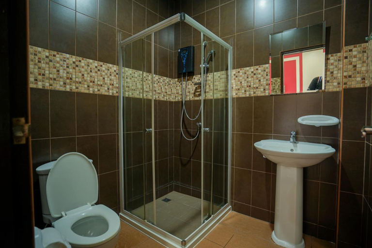 Bathroom 4, Baan Faa Talaychan Resort, Tha Mai
