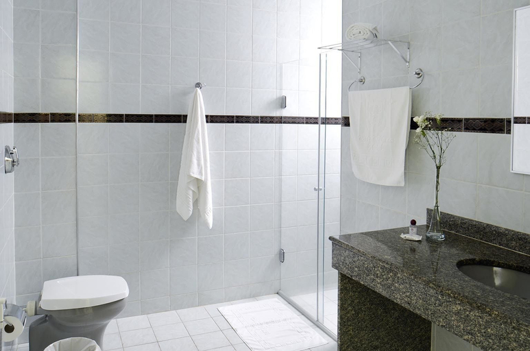 Bathroom 3, Castel Plaza Hotel, Resende