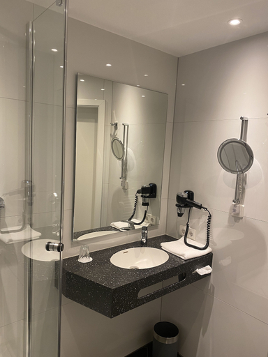 Bathroom 5, Mirage City Hotel Stuttgart, Stuttgart