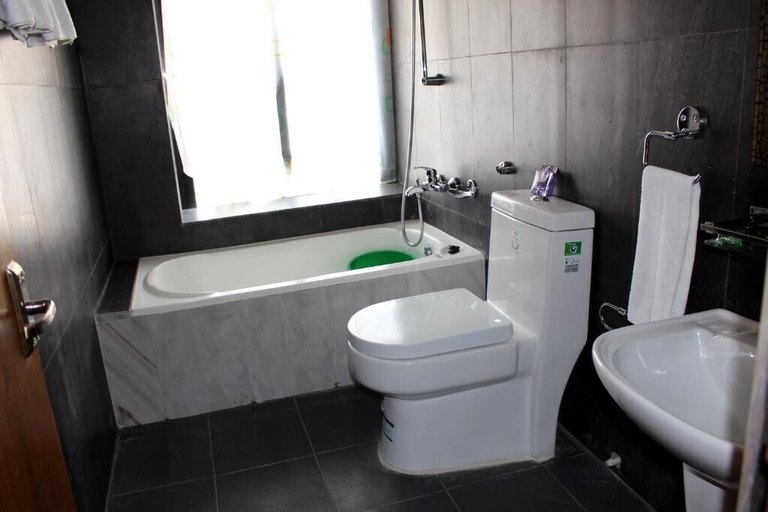 Bathroom 3, Hotel Vajra Inn, Gandaki