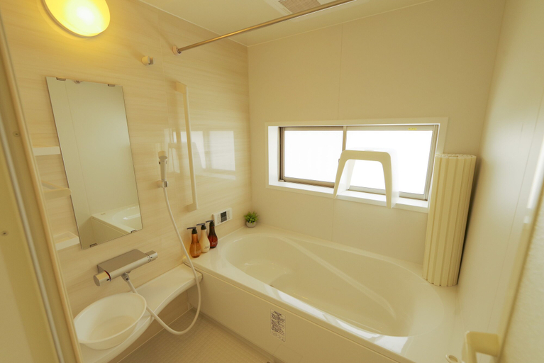 Bathroom 4, Samurai, Kin