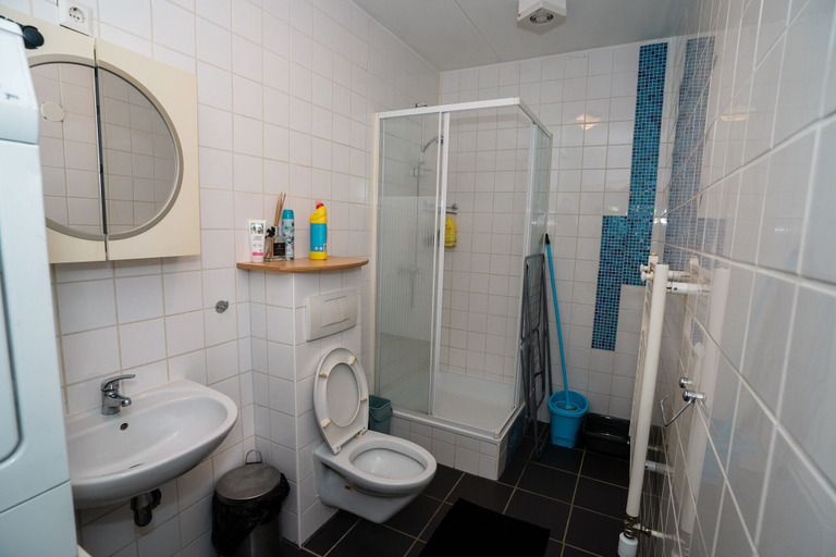 Bathroom 3, Zaanse Schans Apartments, Wormerland