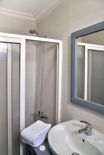 Bathroom 4, Hotel Rio, Casablanca