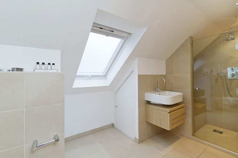 Bathroom 5, Canning Street Apartments, Edinburgh