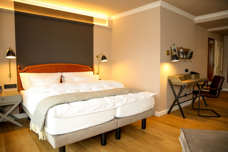 Bedroom 3, Nordseehotel Kröger, Wittmund