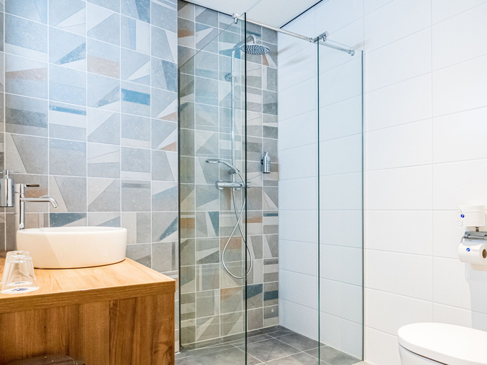 Bathroom 4, Fletcher Hotel-Restaurant Scheveningen, The Hague