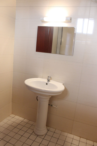 Bathroom 3, Hotel Joana, Wouri