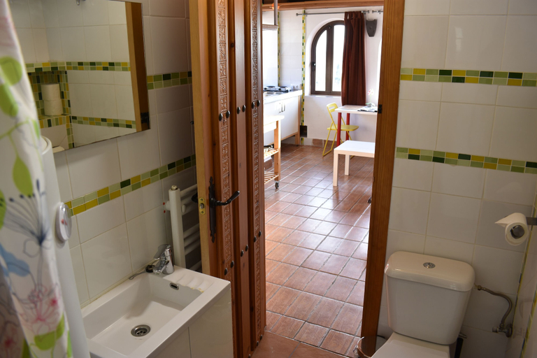 Bathroom 4, Golondrinas de la Alhambra, Granada