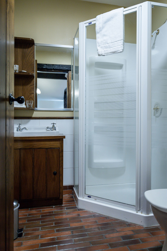 Bathroom 3, The Honest Lawyer, an Ascend Collection Hotel, Nelson