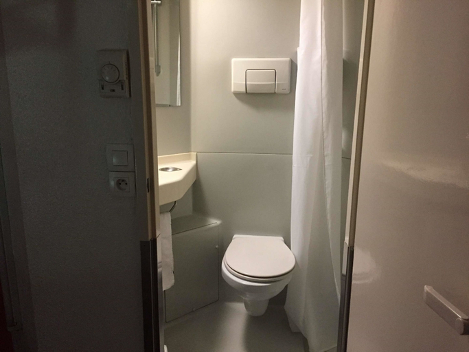 Bathroom 5, Premiere Classe Saint Etienne Nord - Villars, Loire