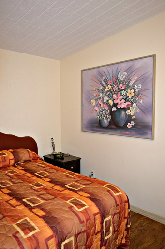 Bedroom 2, Centre Suites Inns Motel, Division No. 12