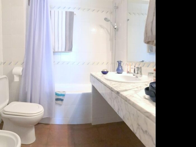 Bathroom 4, Apartamento Royal Xaloc 1, Girona