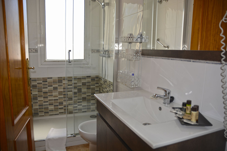 Bathroom 5, Hotel Al Andalus, Málaga
