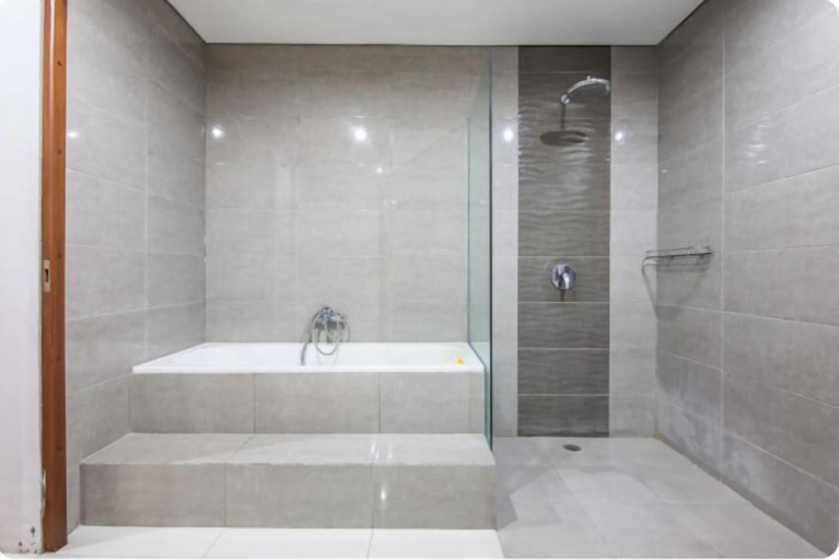 Bathroom 4, SMV - garden - 6-BR · 6BR Garden Villa Walk to Beach N Shops Legian, Badung