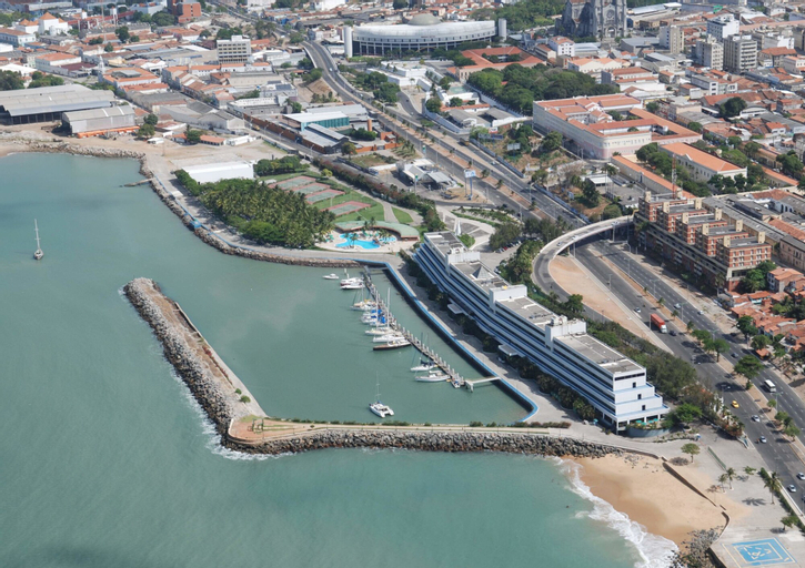 Exterior & Views 14