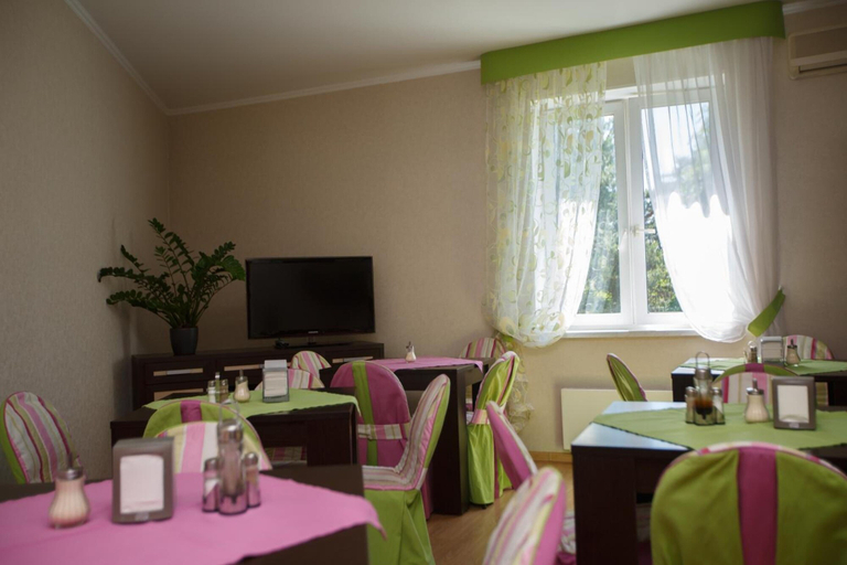 Others 4, Hotel Voyage Park, North-Western