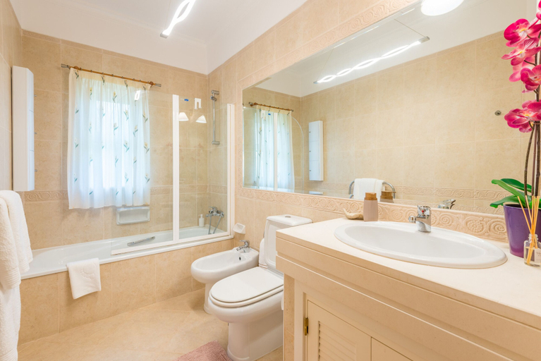 Bathroom 4, Boavista Charming Apartment, Lagos