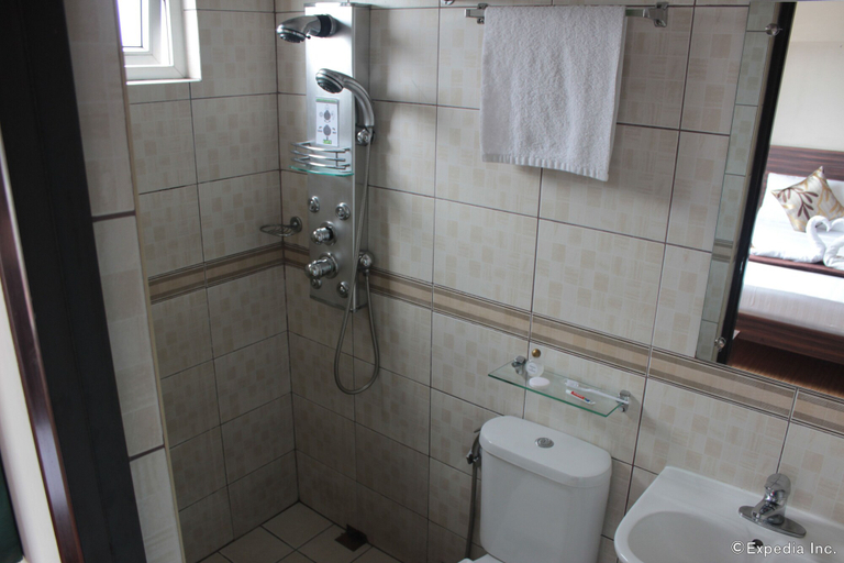 Bathroom 3, Shaw Residenza Suites, Mandaluyong