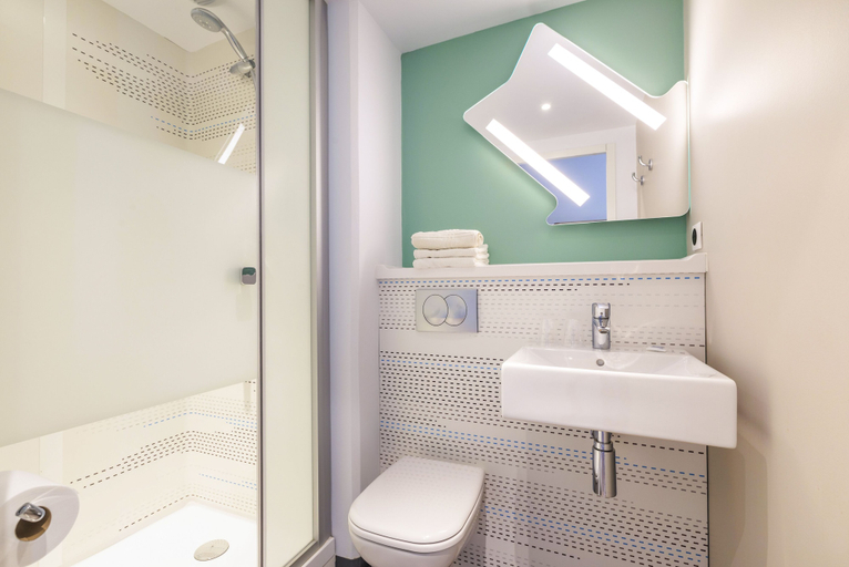 Bathroom 5, ibis budget Rouen Centre Rive Gauche, Seine-Maritime