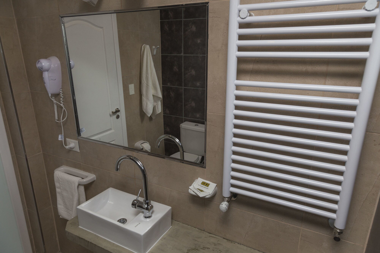 Bathroom 3, Tierra Tehuelche, Lago Argentino