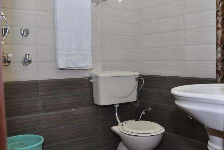 Bathroom 3, Goroomgo Chand Regency Nainital, Nainital