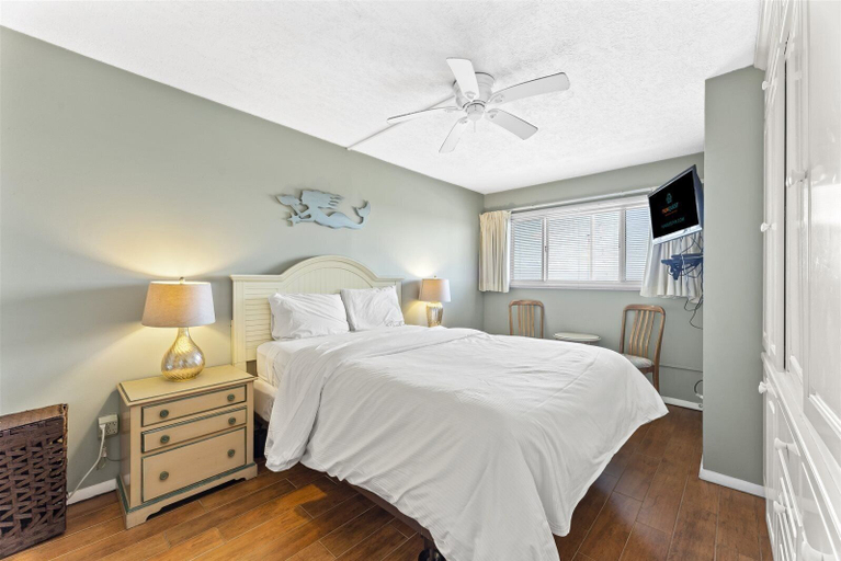 Bedroom 2, The Summit 1222, Bay