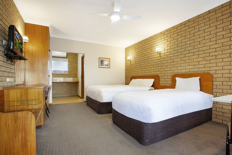 Bedroom 4, Manifold Motor Inn, Corangamite - North