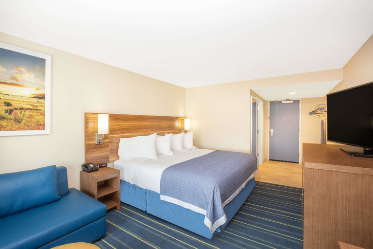 Bedroom 3, Days Inn & Suites by Wyndham Kearney, Buffalo
