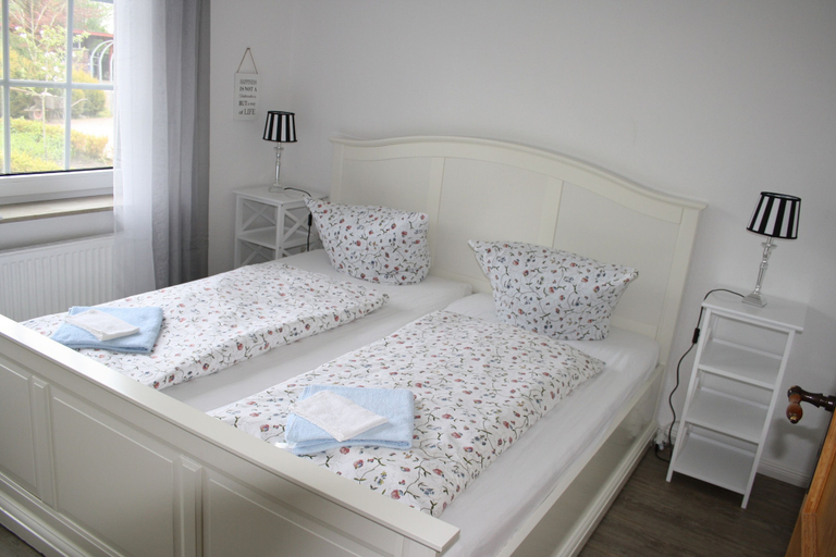 Bedroom 2, Haus Fischernetz, Aurich