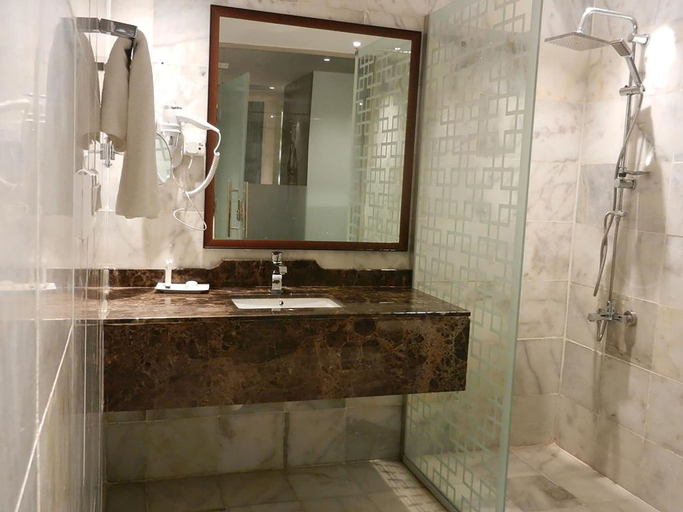 Bathroom 5, Grand Plaza Jeddah, Jeddah