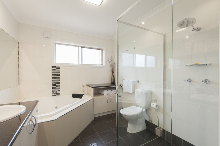 Bathroom 4, Rsl Club Motel, Wagga Wagga - Pt A