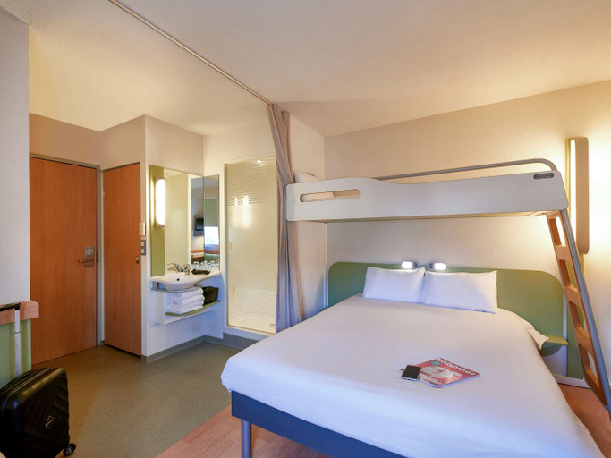 Bedroom 2, Mercure Cholet Centre Hotel, Maine-et-Loire