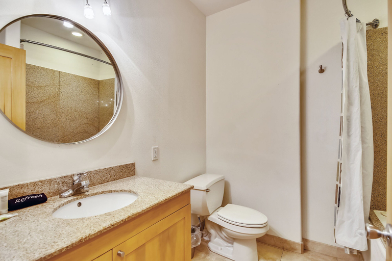 Bathroom 4, Ocean Grove 803-calypso, Galveston