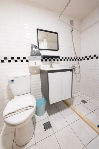 Bathroom 4, Hotelshere-Ximen, Taipei City
