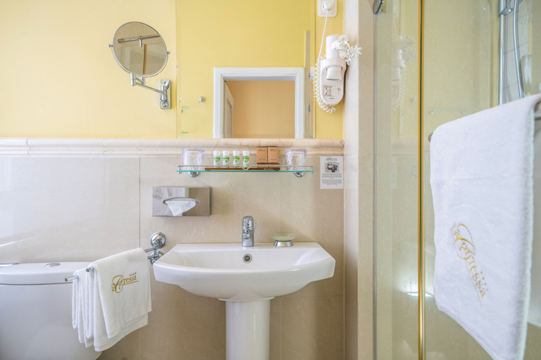 Bathroom 4, La Contessa Castle Hotel, Bélapátfalva
