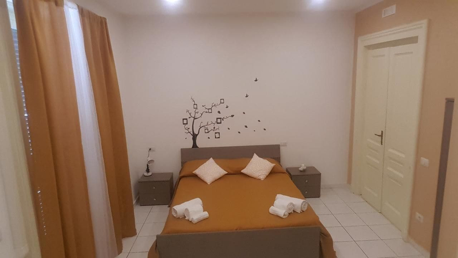 Bedroom 4, Sweet Night, Napoli