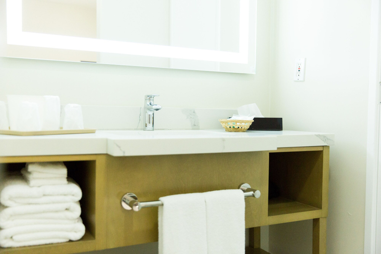 Bathroom 4, Los Viajeros Inn, Maricopa