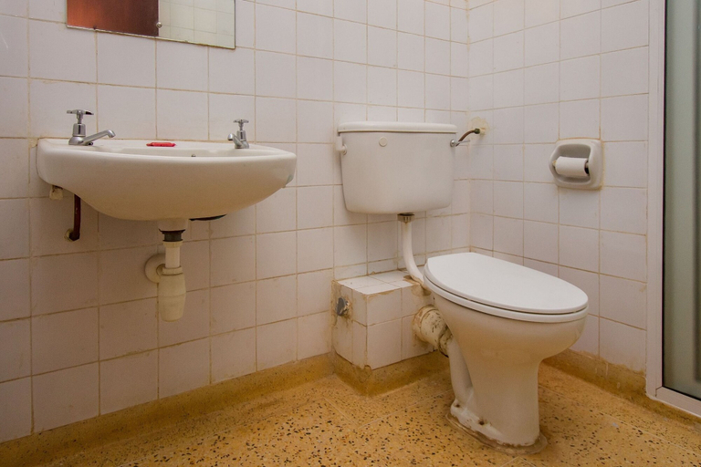 Bathroom 5, Afralti Guest House, Dagoretti North