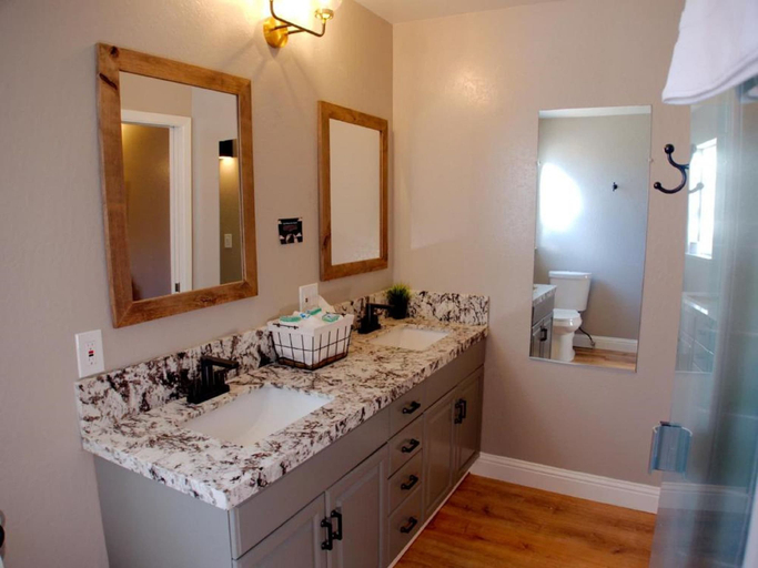 Bathroom 4, The Inn at Boatworks, Placer