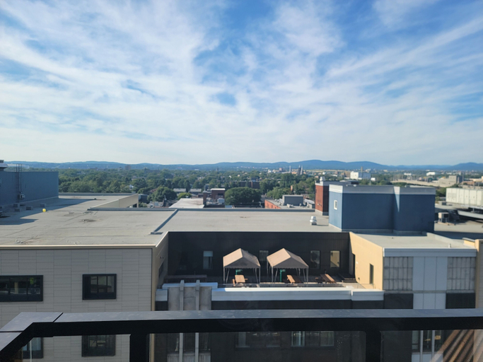 Exterior & Views, Appartement Luxe | Incredible Sunset View - Pool - Parking - Near Old Québec, Communauté-Urbaine-de-Québec